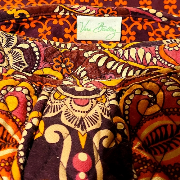 Vera Bradley mid-size shoulder bag w/adjustable strap - Picture 2 of 6